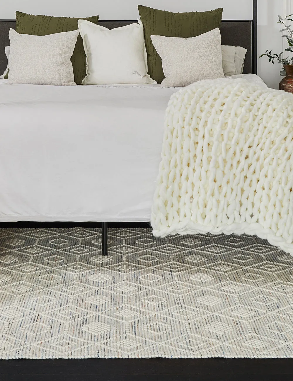 Aeson Handwoven Wool Rug