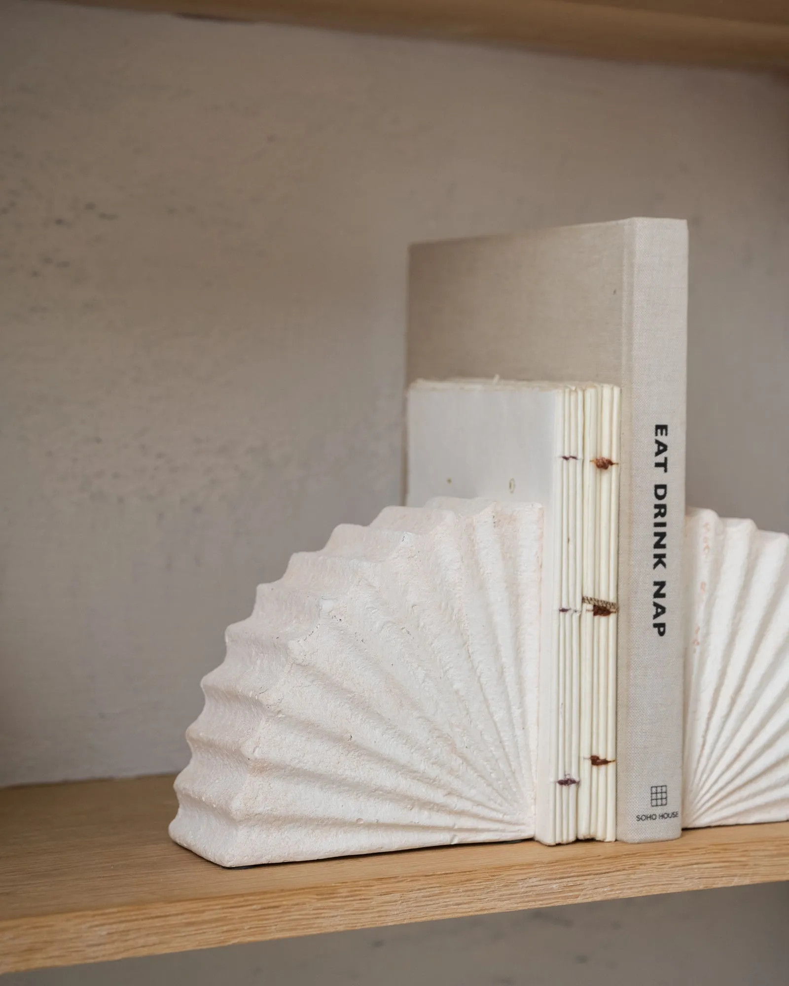 Bookstand Shell Cement