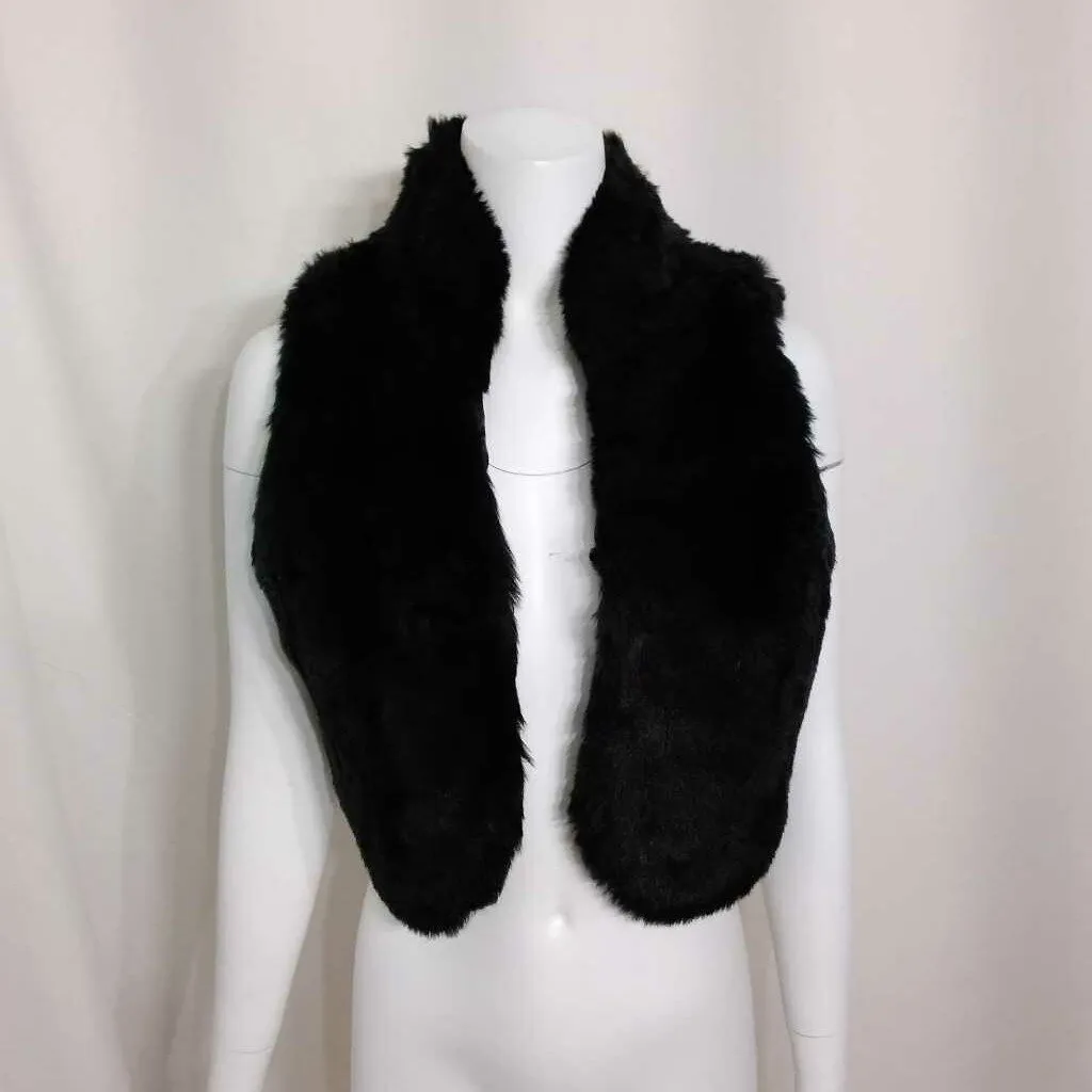 NWT DAISY FUENTES BLACK FAUX FUR SHORT VEST SIZE MEDIUM TCC
