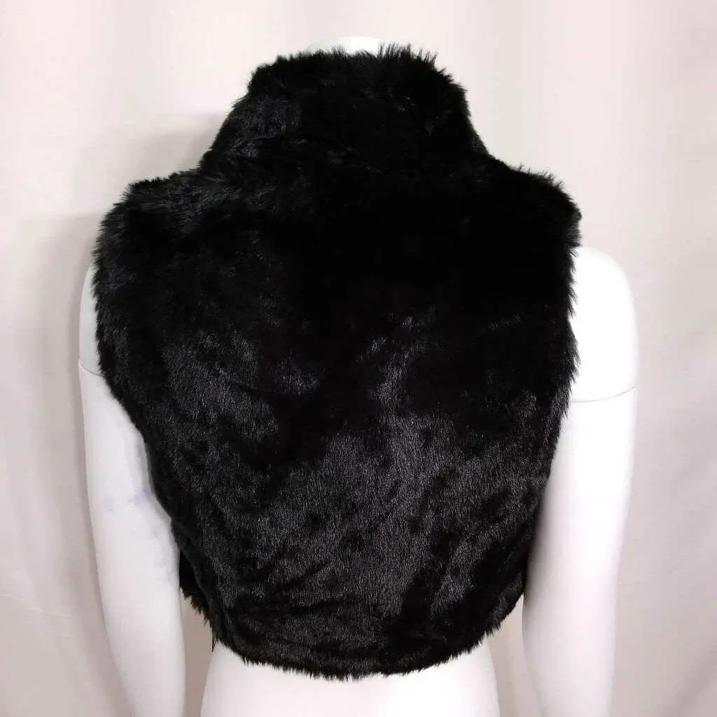 NWT DAISY FUENTES BLACK FAUX FUR SHORT VEST SIZE MEDIUM TCC