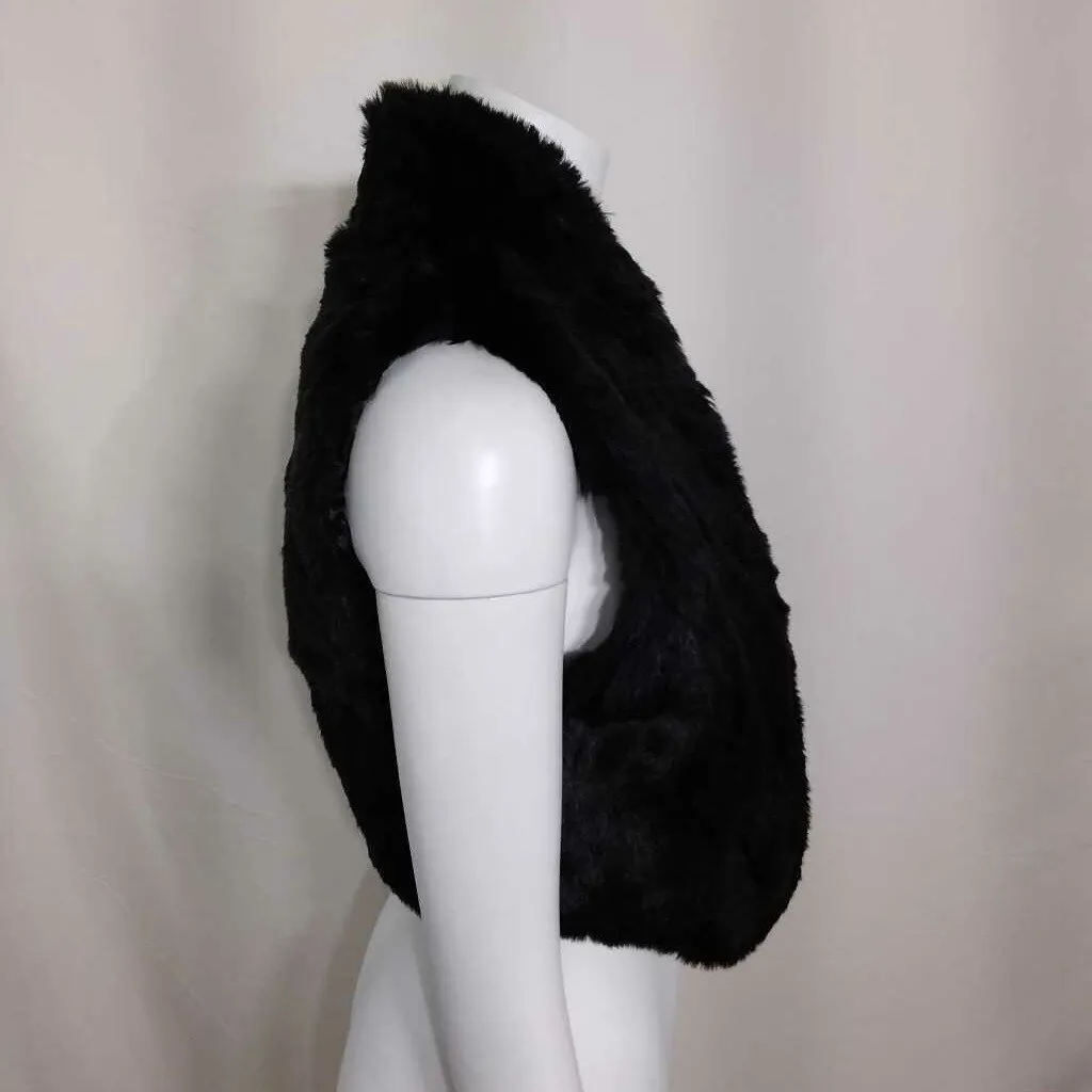 NWT DAISY FUENTES BLACK FAUX FUR SHORT VEST SIZE MEDIUM TCC