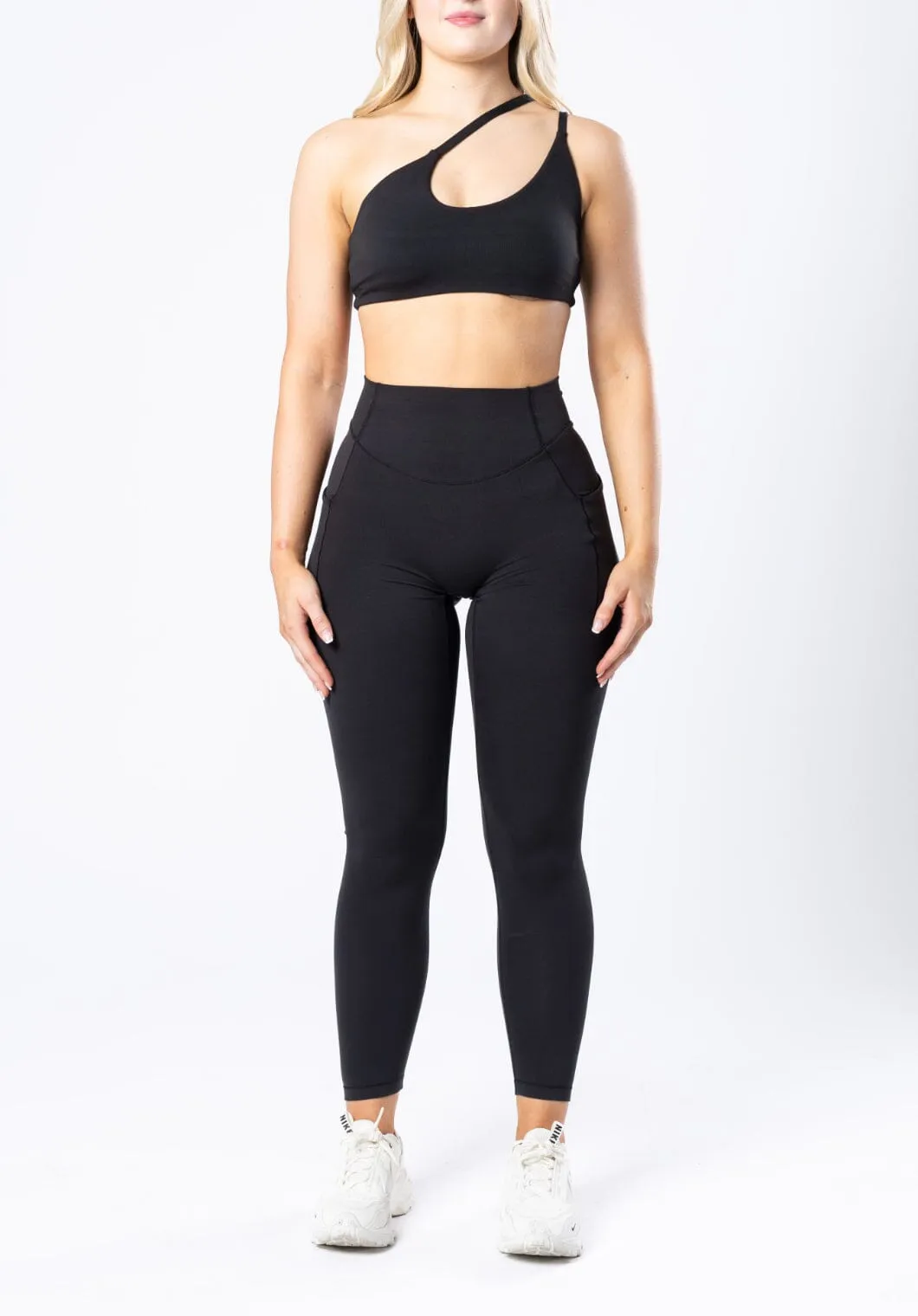 Reluna Dip Pocket Sculptseam™ Legging Black