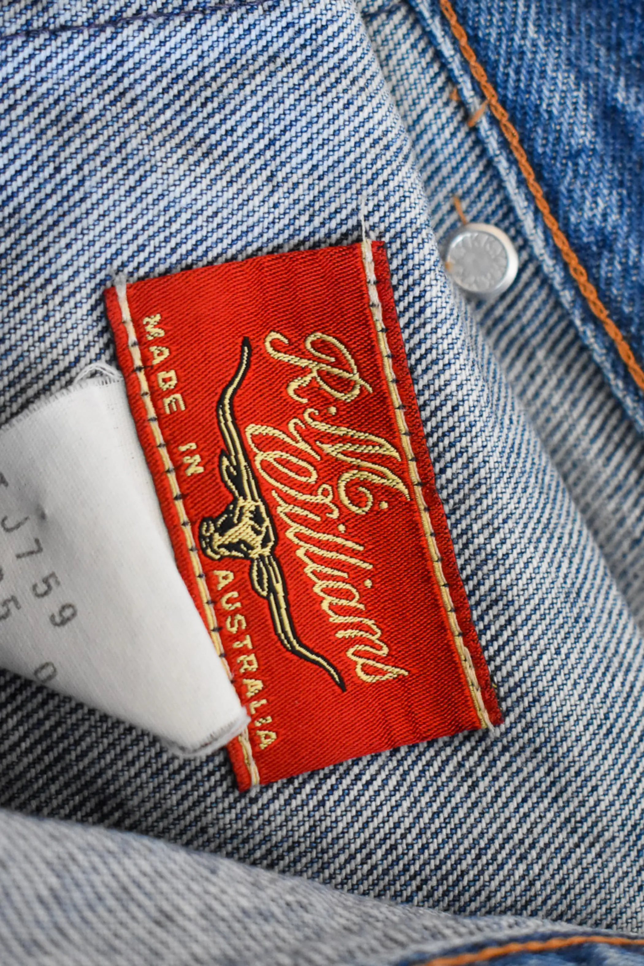 R.M. Williams straight cut light was denim jeans, 33R