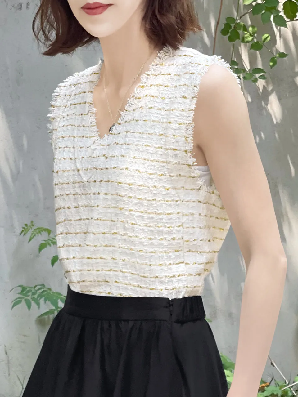 Surprise Sale! Textured Check V-neck Sleeveless Tweed Top