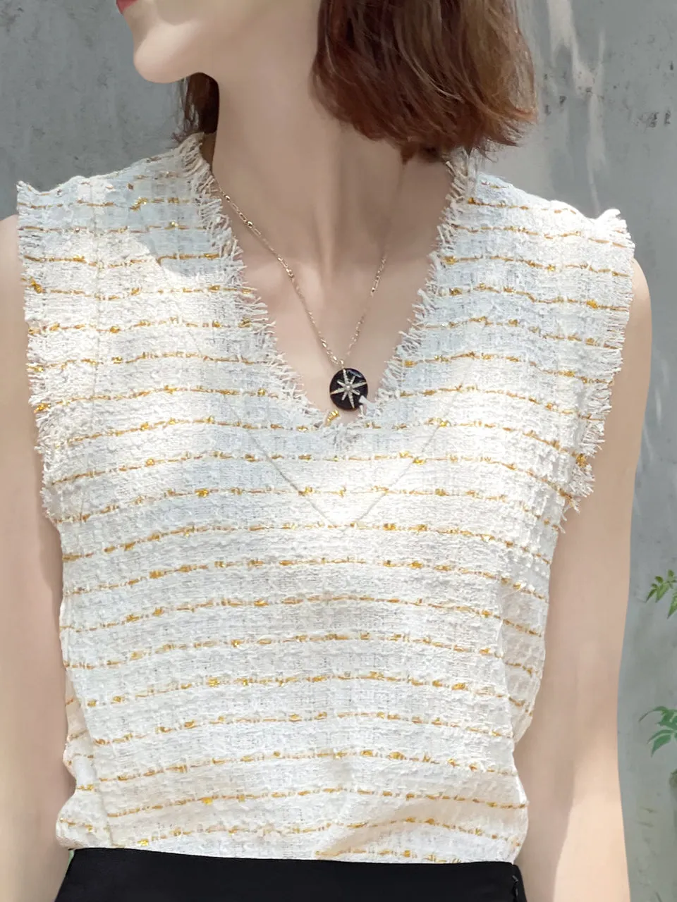 Surprise Sale! Textured Check V-neck Sleeveless Tweed Top