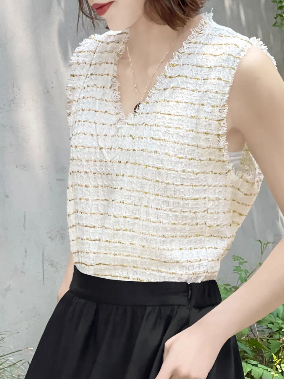 Surprise Sale! Textured Check V-neck Sleeveless Tweed Top